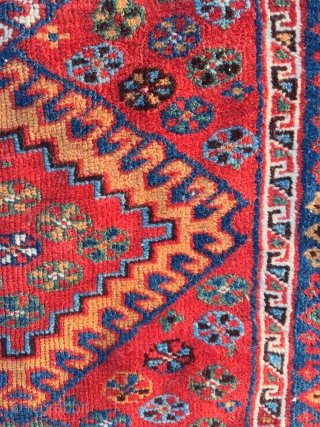 Tribal Qashqai kelleh from around 1900. Excellent condition, full pile, deeply saturated colors including very nice warm apricot. A vibrant South Persian party for your floor. Original sides and ends, one nip  ...