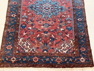 Antique Heriz Karaca Rug 
Size:220x155 cm .....Contact at. anatolianpicker@gmail.com                        
