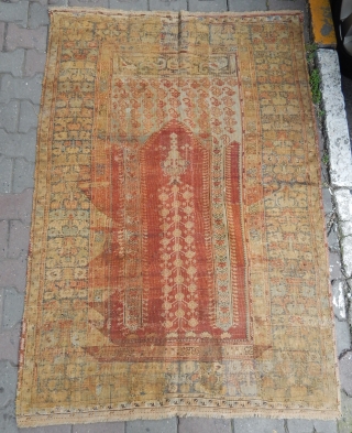 Antique West Anatolian Gördes Prayer Rug Fragment .
Size.180x125 cm E-mail.anatolianpicker@gmail.com                       