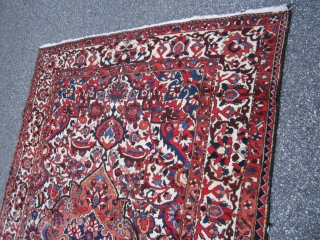 nice bakhtiari(SOLD SOLD SOLD) rug great old design 6' 10" x 10' original good condition be happy to answer any questions very reasonable price.         