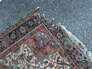 Damaged 9 x 12 heriz lots of great parts left to use for repair no dry rot no animal condition as shown this rug is for local pick up only in Malden  ...