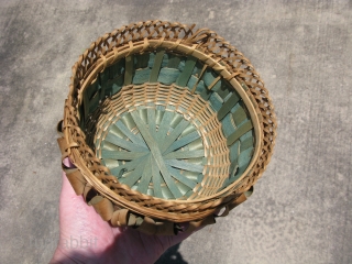Antique hand woven basket, Chippewa / Ojibwa people, Western Great Lakes, early 20thC, ash splints, lidded and footed, decorated with curlicue weave, some of the weavers were dyed with green but faded,  ...