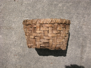Antique Cherokee basket, early 20thC North Carolina or North Georgia, hand woven oak, in a 2/2 twill weave which is what gives it the herringbone look, the shape is called a berry  ...
