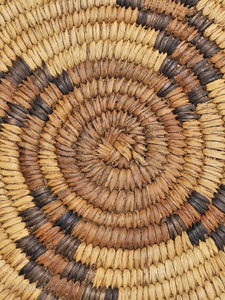 Antique Papago basket tray, Tohono O'odham Nation, ca. 1910. Whorl wind design, with a golden patina that only time can produce, hand coiled yucca and devil's claw, general good antique condition with  ...