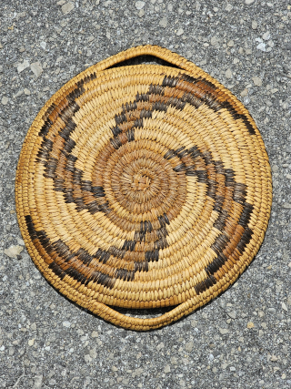 Antique Papago basket tray, Tohono O'odham Nation, ca. 1910. Whorl wind design, with a golden patina that only time can produce, hand coiled yucca and devil's claw, general good antique condition with  ...