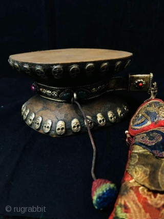 Tibetan Dharma drum, one of the eight dharma instruments of Tibetan Buddhism, is one of the dharma instruments in Tibetan Buddhism. There are many kinds of dharma instruments, such as big drum,  ...