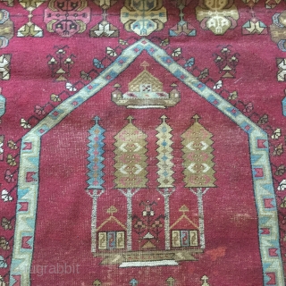 Kirsehir prayer rug. Sides secured underneath. End losses. Couple of small reptile spots. Ask for more photos if required. 159 by 106cm           