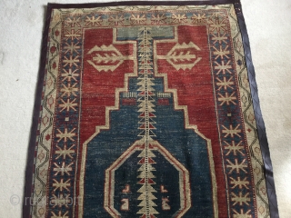 Charming elegant Avar. In excellent condition. About 1900. Great border. 160 by 97 cm.                   