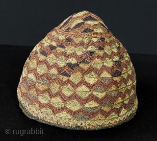 Turkmen Silk Embroidered Yurt Shape Hat & Skullcap. Size - Height : 14 cm - Circumference : 53 cm. turkmansilver@gmail.com
             