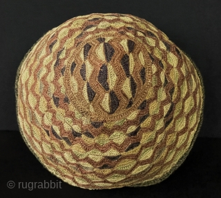 Turkmen Silk Embroidered Yurt Shape Hat & Skullcap. Size - Height : 14 cm - Circumference : 53 cm. turkmansilver@gmail.com
             