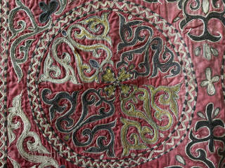 Antique Kyrgyz Tush Kyiz Silk Embroidered Bed Tent Hanging. Size - '' 200 cm x 108 cm''
turkmansilver@gmail.com
                