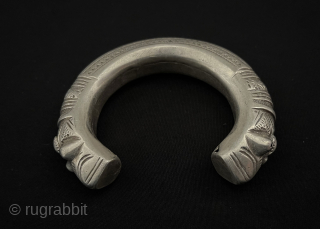 Antique Turkmen Handcarved on Silver Talisman Bracelet. Size - ''8.5 cm x 1.7 cm'' - 
İnnir Circumference : 13.5 cm - Weight : 55 gr. turkmansilver@gmail.com       