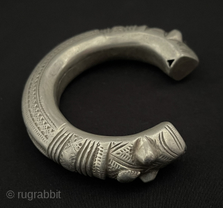 Antique Turkmen Handcarved on Silver Talisman Bracelet. Size - ''8.5 cm x 1.7 cm'' - 
İnnir Circumference : 13.5 cm - Weight : 55 gr. turkmansilver@gmail.com       