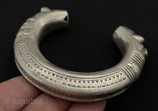 Antique Turkmen Handcarved on Silver Talisman Bracelet. Size - ''8.5 cm x 1.7 cm'' - 
İnnir Circumference : 13.5 cm - Weight : 55 gr. turkmansilver@gmail.com       