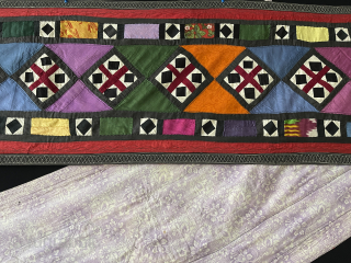 Traditional Uzbekistan Zerduvar Pathwork Wall Hanging Decoration & Yurt Hanging Fragment. İt is Silk Velvet and Cotton Embroidered on Cotton. Good Condition.  Size - ''435 cm x 43 cm'' turkmansilver@gmail.com  