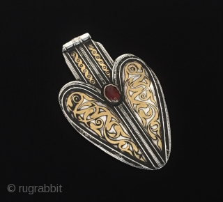 Central-Asia Turkmen-tekke iskendery design silver pendant (Asyk) fire gilded with cornalian Fine condition ! Circa - 1900 or earlier Size - Height : 11.2 cm - Width : 7 cm - Weight  ...