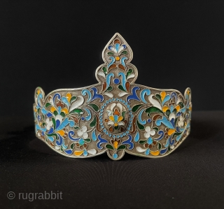 Antique Uzbekistan - Bukhora Tribal Silver Enameld Crown All Silver Handcrafted.
This is Bokhara Art Collector Crown. Great Condition. Size - ''17.5 cm x 16.5 cm''
Height : 10 cm - Circumference : 56  ...