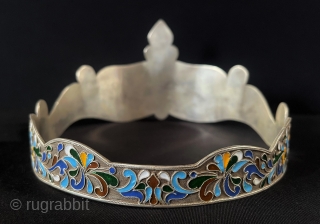 Antique Uzbekistan - Bukhora Tribal Silver Enameld Crown All Silver Handcrafted.
This is Bokhara Art Collector Crown. Great Condition. Size - ''17.5 cm x 16.5 cm''
Height : 10 cm - Circumference : 56  ...