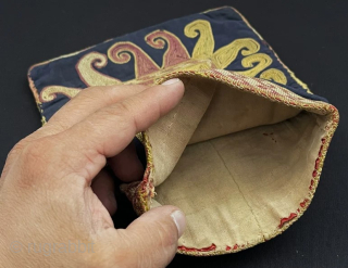 Antique Uzbekistan Lakai Double-sided Silk Embroidered Pouch & Money Bag. All Fine Silk Embroidered on Cotton. Size - ''19 cm x 15 cm'' turkmansilver@gmail.com         