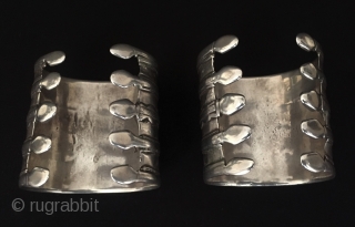 Central-Asia Antique Turkmen-ersary pair of traditional silver cuff bracelets Arm-band original ethnic tribal jewelry / Turkoman jewellery Great condition ! Circa - 1900 or earlier Size : ''6.8 cm x 6.5 cm''  ...
