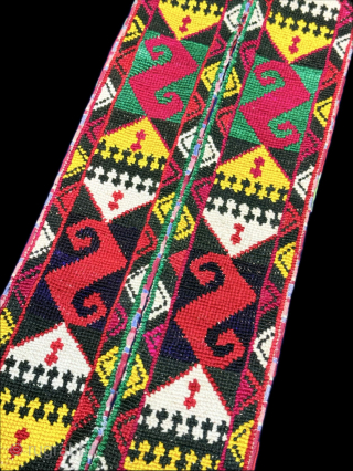 Uzbekistan Lakai silk embroidered belt. Fine silk cross stitched embroidery with saturated natural colors. Lined with printed Russian cotton backing. Fairly in good condition. (38.5'' x 2.5'') - (''98 cm x 6.5 ...
