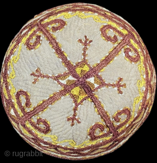 Turkmen - Yomud tribal silk embroidered child skullcap & hat. Used and has it is patina with great condition. Height : 3.5'' x 9 cm x Circumference : 17.5'' x 45 cm.  ...