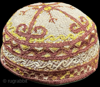 Turkmen - Yomud tribal silk embroidered child skullcap & hat. Used and has it is patina with great condition. Height : 3.5'' x 9 cm x Circumference : 17.5'' x 45 cm.  ...
