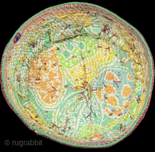Turkmen - Yomud tribal silk embroidered child skullcap & hat. Used and has it is patina with great condition. Height : 3.5'' x 9 cm x Circumference : 17.5'' x 45 cm.  ...