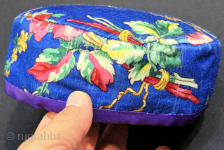Nomadic ethnic silk child skullcap & hat. Child hat with French silk fabric with Gul - i Frank desagn. Linen plain cotton. Fairly in good condition. Size : Height : 2.5'' x  ...