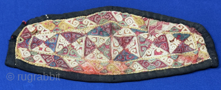 Antique Turkmen - Chodor silk embroidered headband. Natural colors of its period besides lavender color. Cotton backing. Circa - 1900 or earlier. Size - 10.5'' x 4.5'' - ''26 cm x 11.5  ...