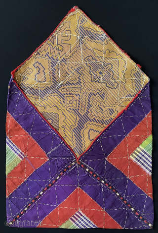 Uzbekistan Handstitched on Silk and Velvet Vanity bags. İt is good condition. #1 - ''30 cm x 39 cm'' x Lenght : 59 cm - #2 - ''18 cm x 21 cm''  ...
