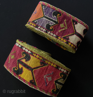 Antique Uzbekistan pair of Lakai Silk Cross Stitched Embroidered Belts. Great condition. Size -''111 cm x 6 cm'' turkmansilver@gmail.com
              