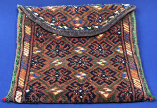 Turkmenistan - Turkmen - Yomud pile hand bag. Saturated natural colors. Used and has great patina. İt is in good condition. Size : (15'' x 16.5'') x (''38 cm x 42 cm''). ...