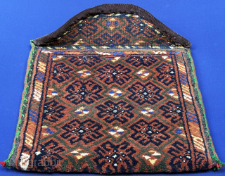 Turkmenistan - Turkmen - Yomud pile hand bag. Saturated natural colors. Used and has great patina. İt is in good condition. Size : (15'' x 16.5'') x (''38 cm x 42 cm''). ...