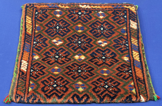 Turkmenistan - Turkmen - Yomud pile hand bag. Saturated natural colors. Used and has great patina. İt is in good condition. Size : (15'' x 16.5'') x (''38 cm x 42 cm''). ...