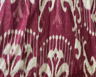 Antique Uzbekistan Fargana Valley Silk women's İkat Chapan & Robe. Linen with floral design roller printed Russian cotton and silk İkat facing. İt has couple small patches from same ikat. İt can  ...