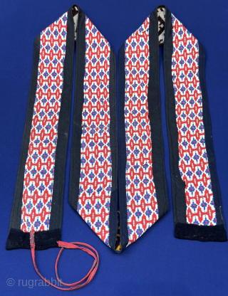 Uzbekistan Lakai silk cross stitch embroidered long band. It has Russian printed cotton backing. It is in good condition. Size - ''205 cm x 8 cm'' turkmansilver@gmail.com.      