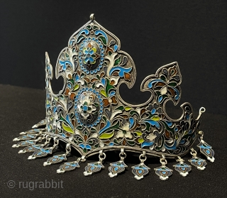 Central-Asian Antique Bukhora Enamel Silver Wedding Crown. Great Condition ! Size - Height with tassel : 15.5 cm - Height : 12 cm - Width : 15.5 cm - Weight : 209  ...