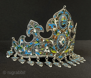 Central-Asian Antique Bukhora Enamel Silver Wedding Crown. Great Condition ! Size - Height with tassel : 15.5 cm - Height : 12 cm - Width : 15.5 cm - Weight : 209  ...