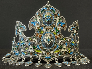 Central-Asian Antique Bukhora Enamel Silver Wedding Crown. Great Condition ! Size - Height with tassel : 15.5 cm - Height : 12 cm - Width : 15.5 cm - Weight : 209  ...