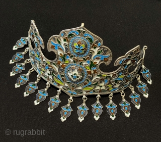 Central-Asian Antique Bukhora Enamel Silver Wedding Crown. Great Condition ! Size - Height with tassel : 15.5 cm - Height : 12 cm - Width : 15.5 cm - Weight : 209  ...