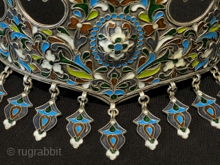 Central-Asian Antique Bukhora Enamel Silver Wedding Crown. Great Condition ! Size - Height with tassel : 15.5 cm - Height : 12 cm - Width : 15.5 cm - Weight : 209  ...