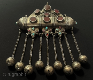 Central-Asian Antique Turkmen - Ersary Tribal Silver Amulet Tumar Necklace with Carnelian and Gemstone. Circa - 1900 Size - Height with tassel : 24.5 cm - Height : 13 cm - Width  ...