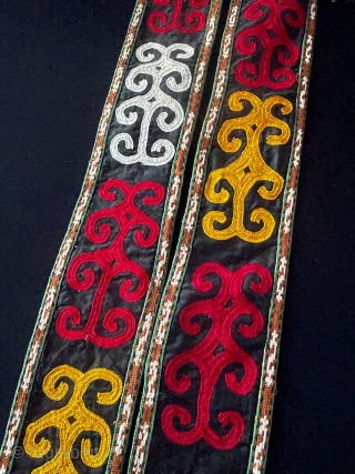 Uzbekistan Lakai Tribal Silk Embroidered Door Frame Very Fine Condition. They hang it on the bride and groom's door in Uzbek weddings made on very good workmanship. Size - ''111 cm x  ...