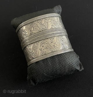 Antique Turkmen Talismanic Handcarved Silver Bracelet Arm band - Desbend. Circa - 1900
Size - ''5.2 cm x 6.5 cm'' - İnnir circumference : 15.5 cm - Weight : 57 gr. turkmansilver@gmail.com  