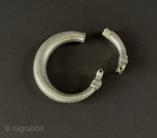 All Silver Handcarved Antique Nomadic Silver Bracelet Openable polite very nice giftable antique bracelet. Size - ''8 cm x 8.5 cm'' - Circumference : 26 cm - Weight : 68 gr. turkmansilver@gmail.com 