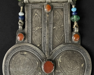 Antique Turkmen-Tekke Tribal Silver Asyk Pendant Gilded with Carnelian & Gemstone. Ethnic Turkoman Art Jewellery Collector Piece. Circa - 1900 Size - Lenght : 29 cm
Height : 20.5 cm - Width :  ...