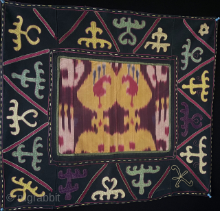 Antique Kyrgyzystan Silk Embroidered Aina Khalta & Mirror Cover with İkat and Zoomorphic Motifs. It is in good condition. It has a cotton ikat backing. Size - ''60 cm x 56 cm''  ...