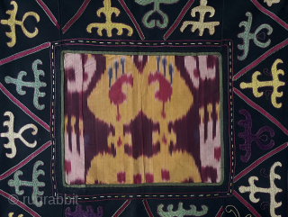 Antique Kyrgyzystan Silk Embroidered Aina Khalta & Mirror Cover with İkat and Zoomorphic Motifs. It is in good condition. It has a cotton ikat backing. Size - ''60 cm x 56 cm''  ...