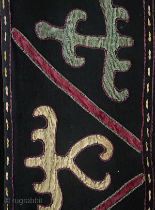 Antique Kyrgyzystan Silk Embroidered Aina Khalta & Mirror Cover with İkat and Zoomorphic Motifs. It is in good condition. It has a cotton ikat backing. Size - ''60 cm x 56 cm''  ...